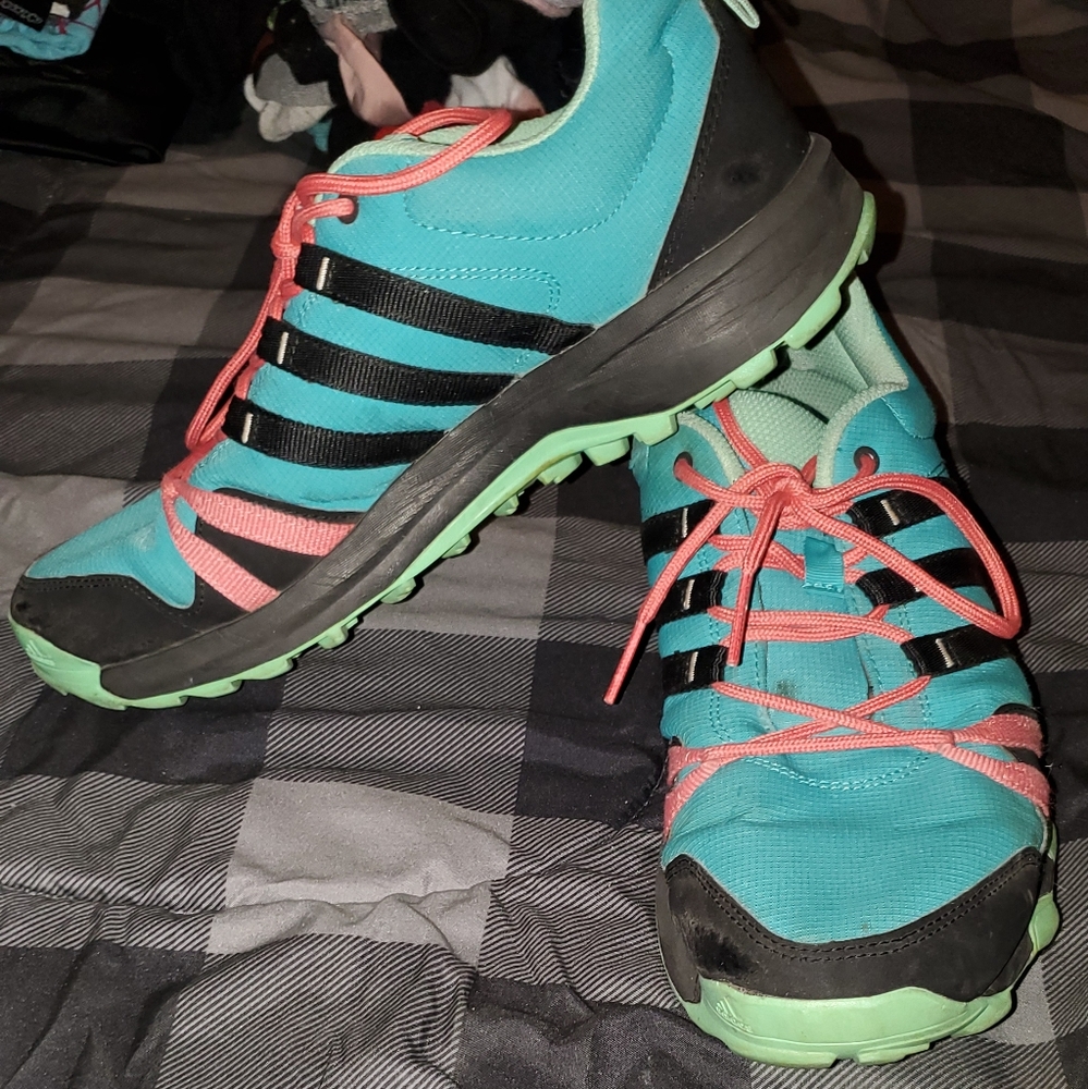 Shoes - Picture 3 of 4